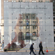 Illustration for article titled Gigantic iPhone Ad in Apples 5th Ave NYC Store